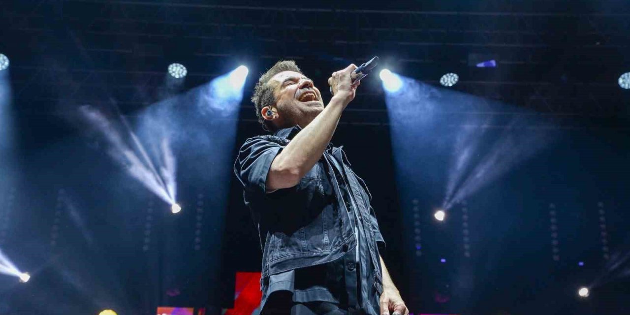 Kenan Doğulu Bursa’da sahne aldı