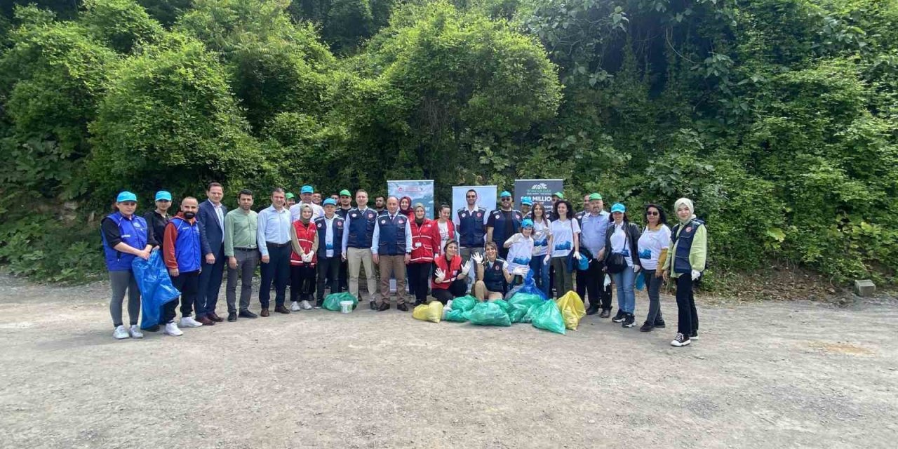 Zonguldak’ta çöp toplayıp, balık tutmak için yarıştılar