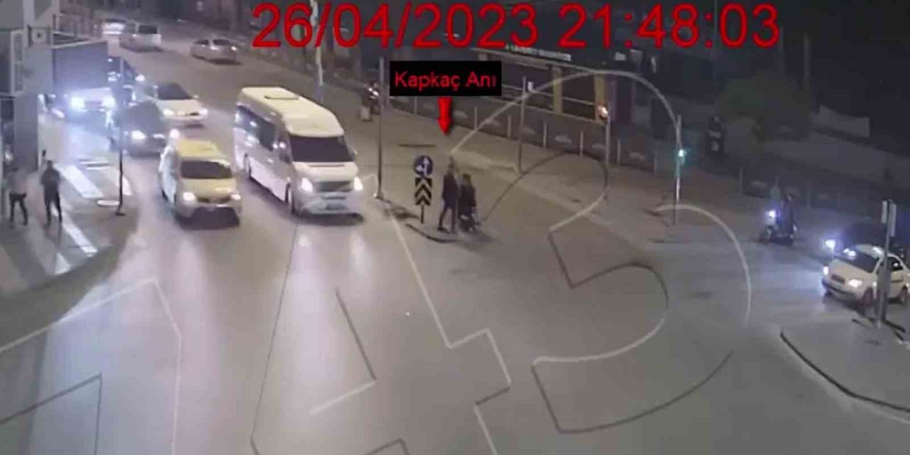 Telefonu çalan motorlu hırsız kameralara yakalandı