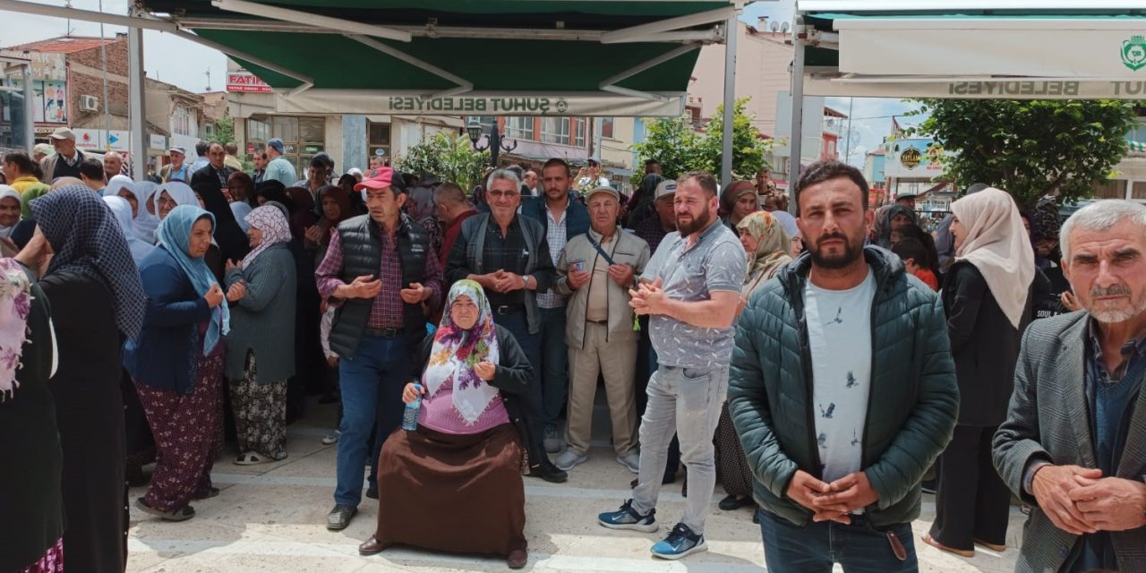 Şuhut’ta hacı adayları kutsal topraklara dualarla uğurlandı