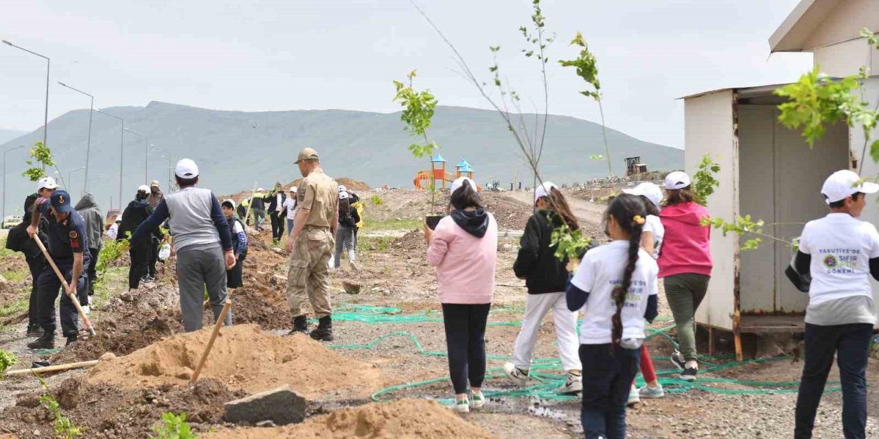 Yakutiye’de fidanlar toprakla buluştu
