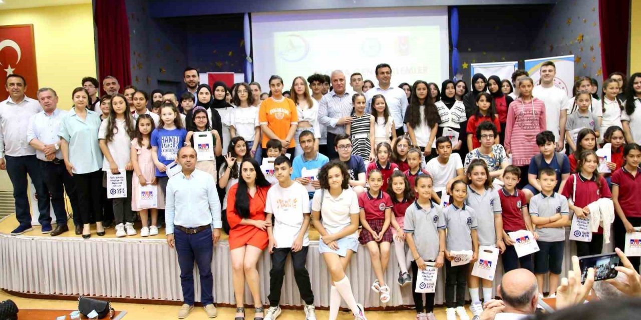 Alanya’da Genç Kalemler ödüllerini aldı
