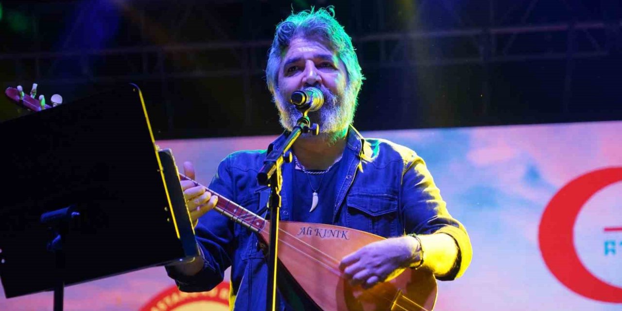 Sanatçı Ali Kınık’tan Melek Mosso’ya gönderme: "Söyler misiniz, bu ülkede sanatçının özgür olmadığı hangi alan var”