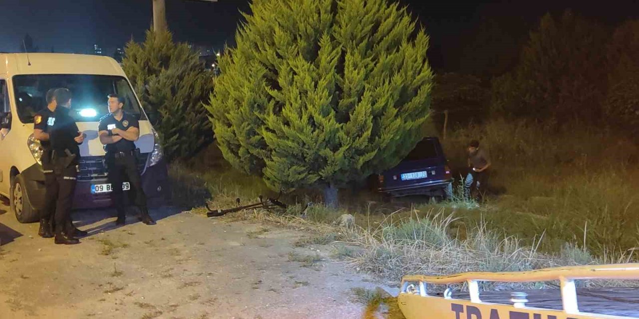 Alkollü sürücünün kullandığı otomobil, polis uygulama noktasında kaza yaptı