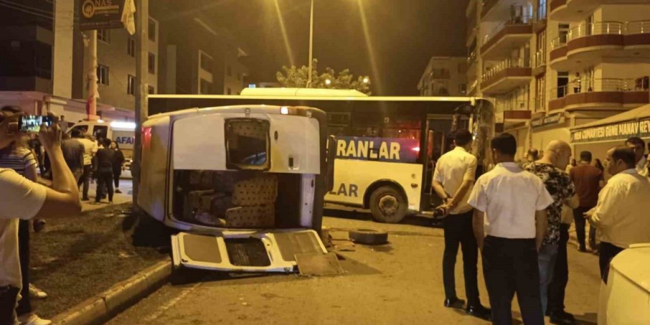 Batman’da belediye otobüsü ve minibüs çarpıştı: 8 yaralı