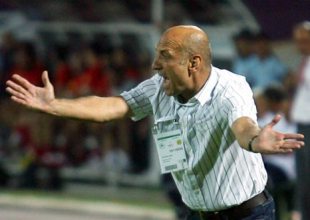 Akyüz: Ceketi çıkartsan da olmaz!