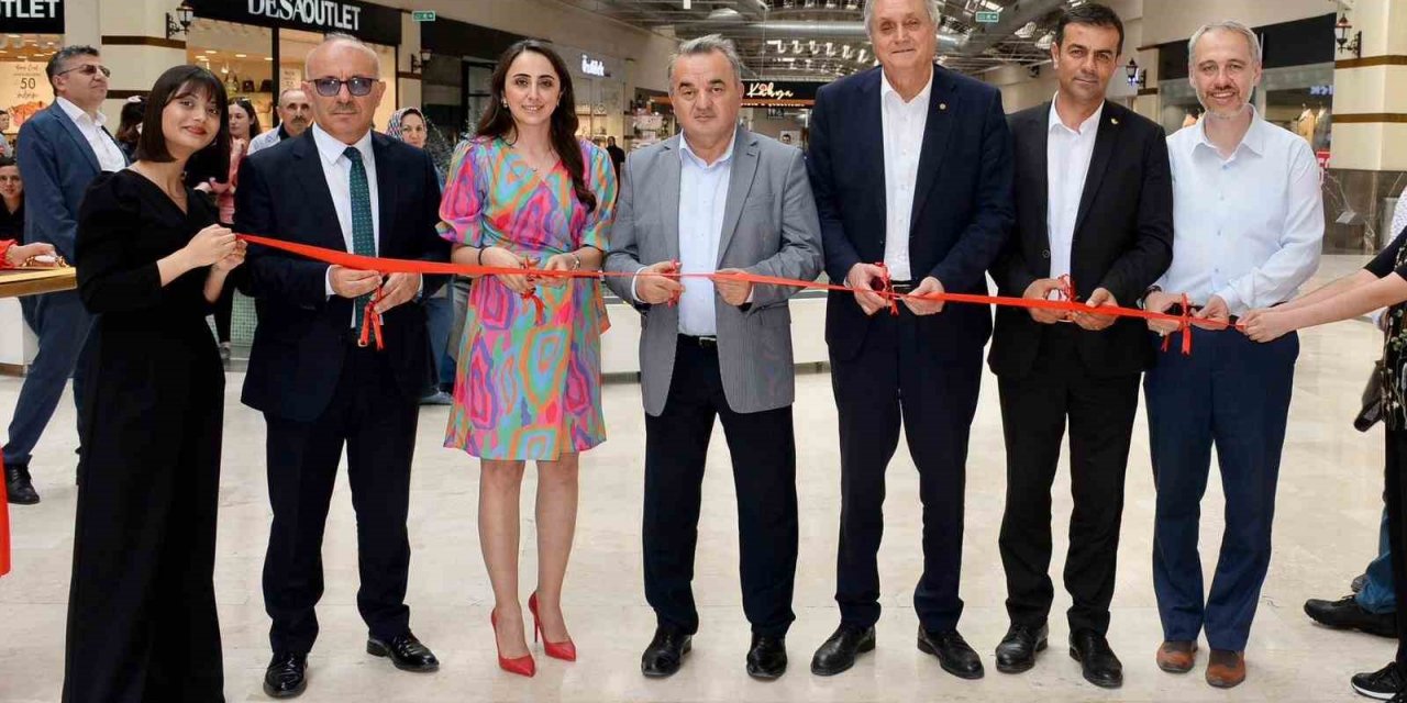 Başkan Bakkalcıoğlu resim sergisi açılışına katıldı