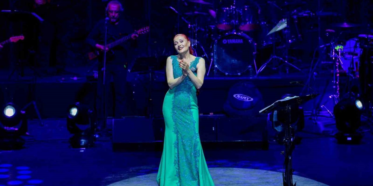 Candan Erçetin yaz konserlerine Bursa’da start verdi