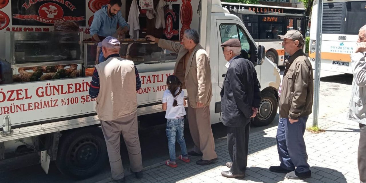 Eskişehir’de vatandaşlara lokma dağıtıldı