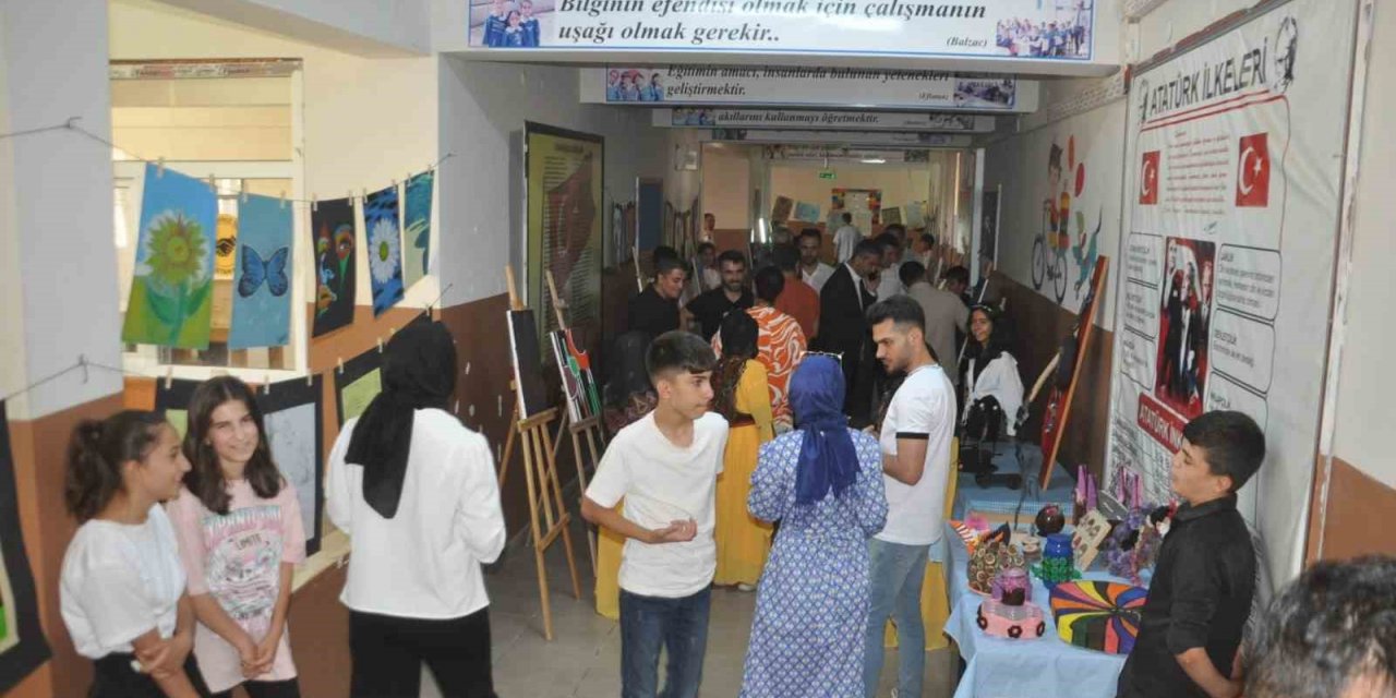 Cizre’de ’Teknoloji ve Görsel Sanatlar’ sergisi