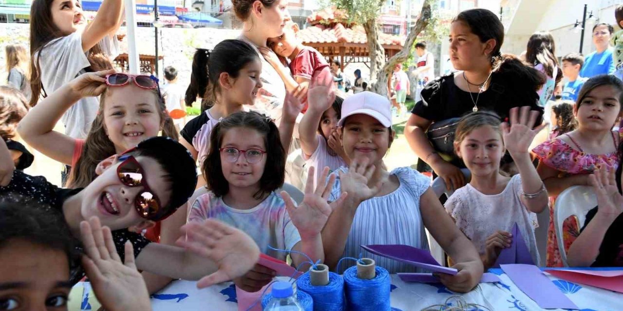 Kuşadası’nda çocuklar karne sevincini erken yaşadı