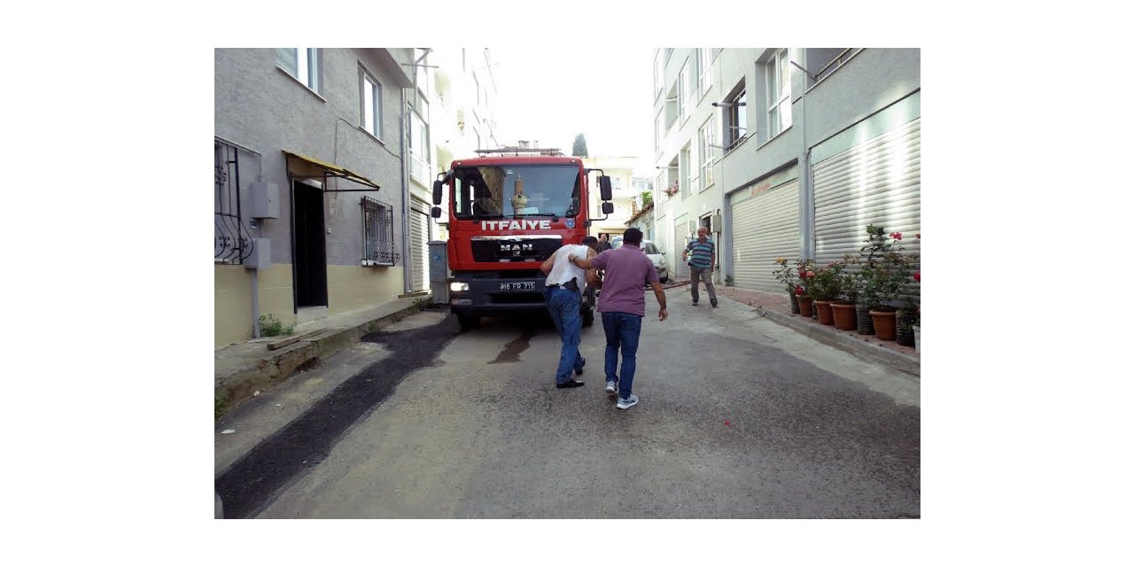 Bursa’da 5 katlı binanın çatı katı alev alev yandı: 1 yaralı