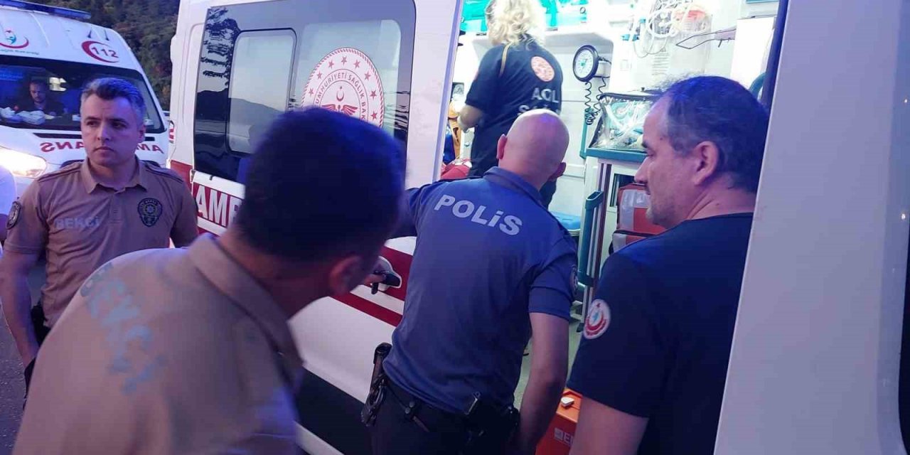 Denize giren genç kız boğulma tehlikesi geçirdi