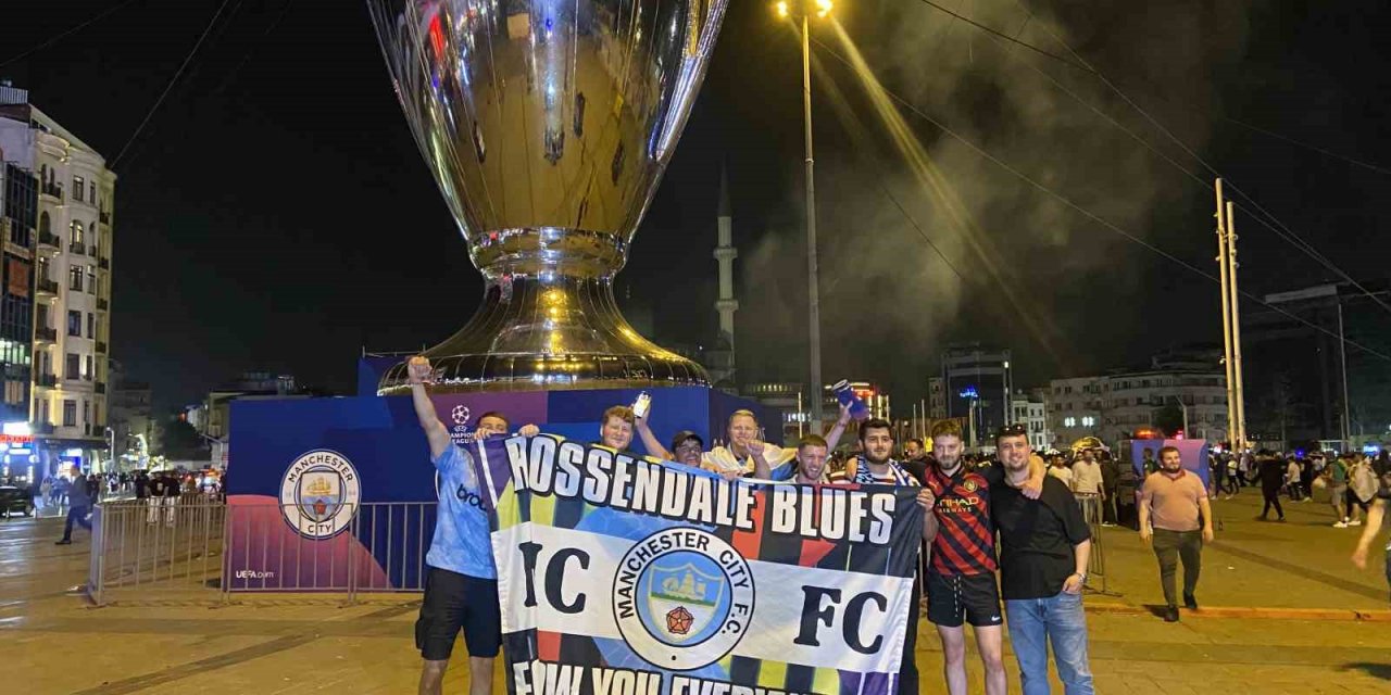 Taksim’de Manchester City taraftarlarının şampiyonluk coşkusu