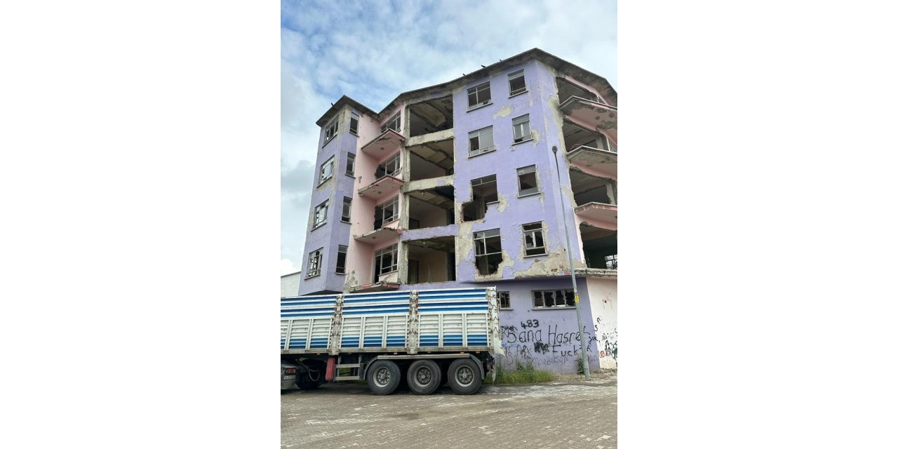 Banaz’ın meşhur perili evi yerle bir oldu