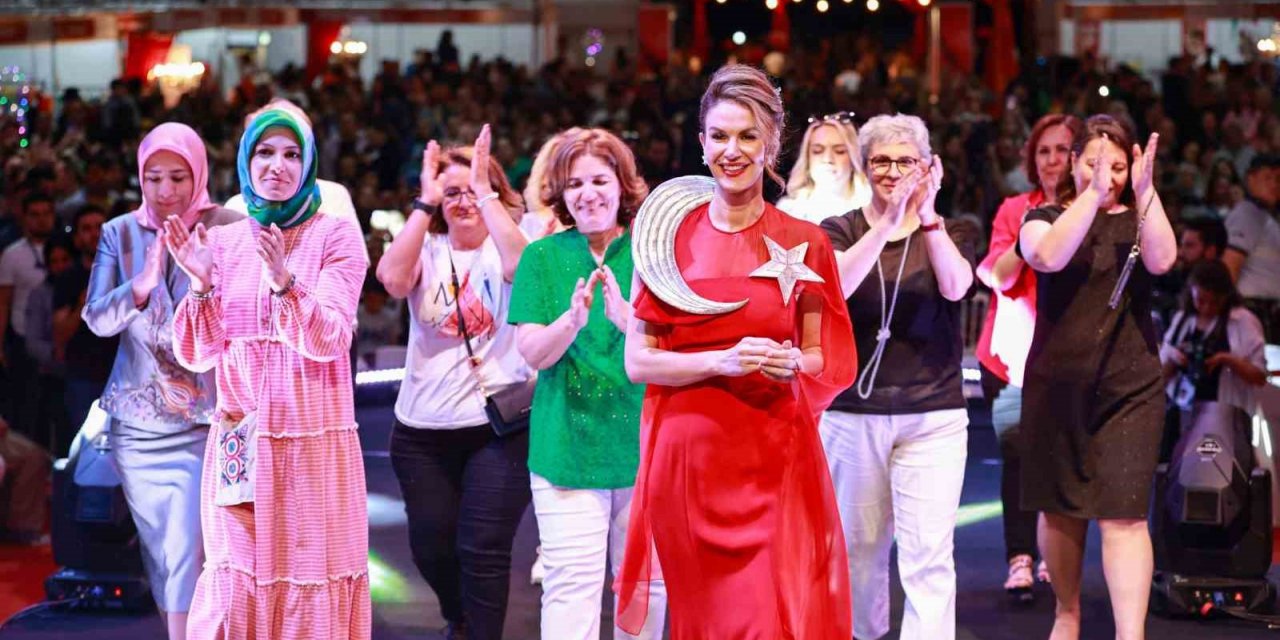 ModaFest Geçmişten Günümüze Anadolu Kadınları defilesiyle devam etti