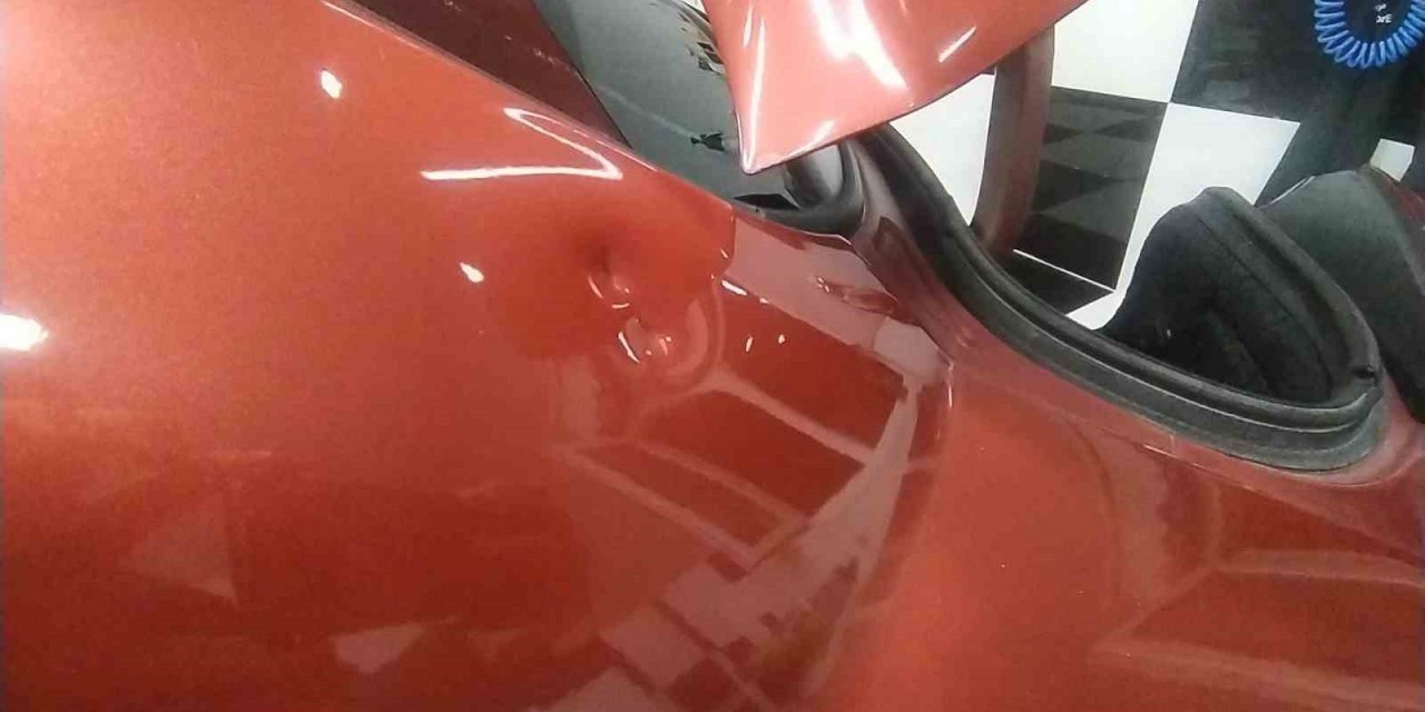 Araca yorgun mermi isabet etti