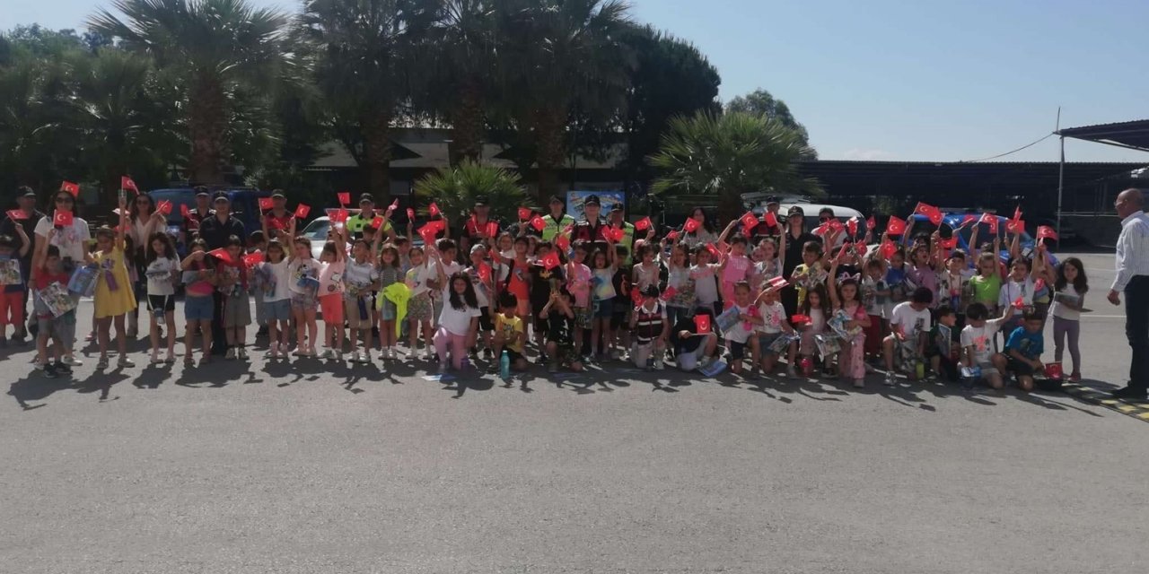 Jandarma minik öğrencileri ağırladı