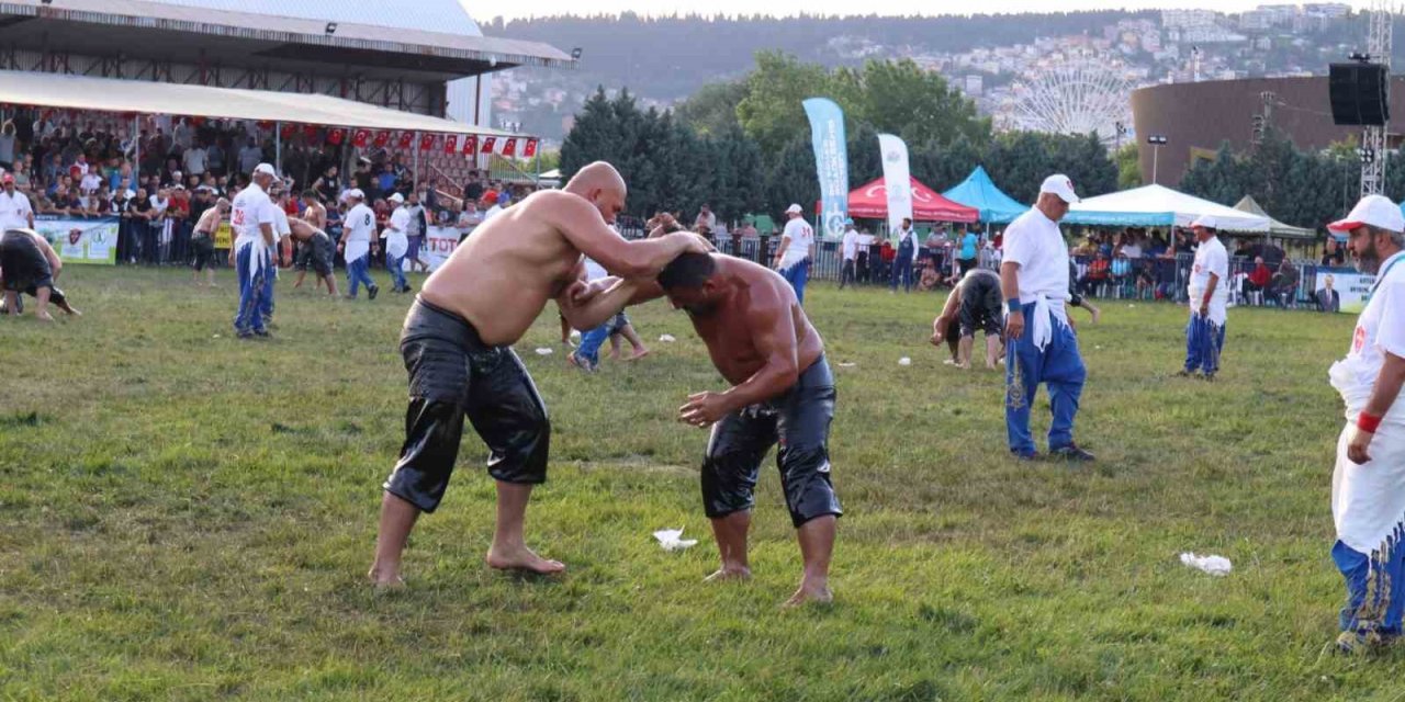 Sekapark Yağlı Güreşlerinde son 16 turu başpehlivanları belli oldu