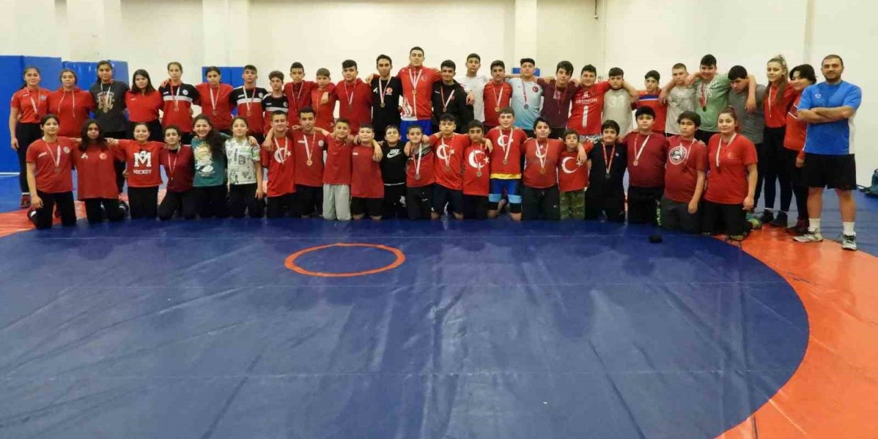 Kepez’in güreşçilerinden 6 altın madalya