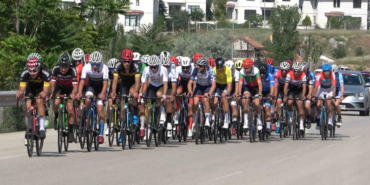 Road Race Kırıkkale 2.2 UCI Uluslararası Bisiklet Yarışları’nın ikinci gün etabı başladı