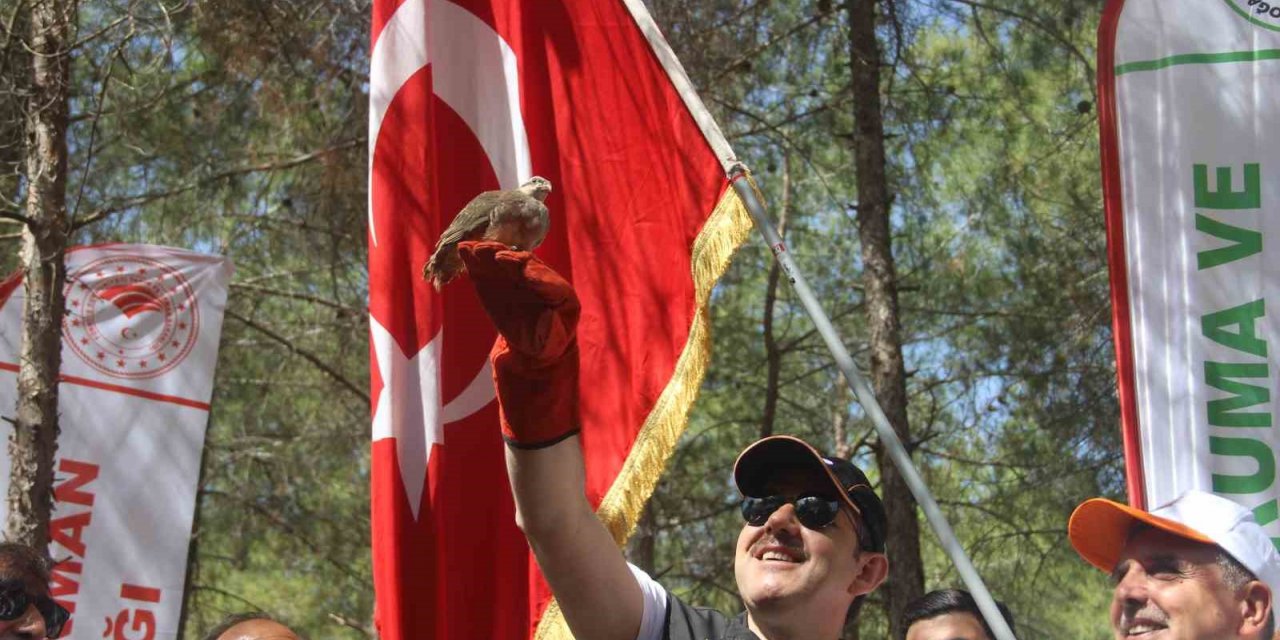 Doğaya keklik salıp çöpleri topladılar