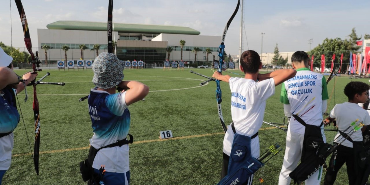 Okçuluk turnuvasında dereceye girenlere ödül