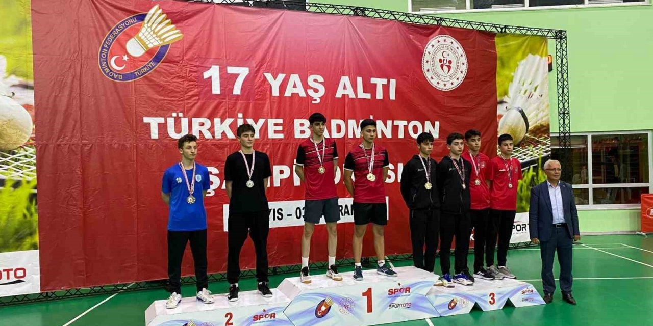 Osmangazili badmintoncudan altın madalya
