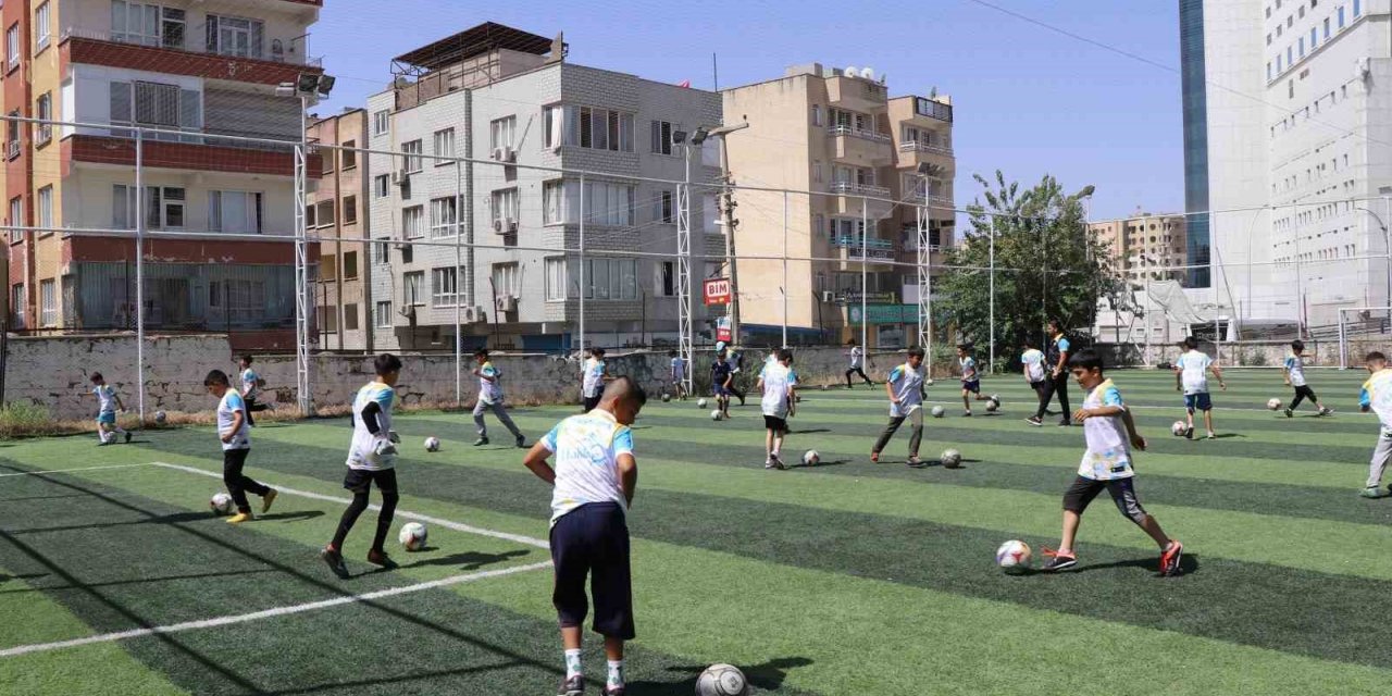 Haliliye’de gençler spor ve sanatla tanışıyor