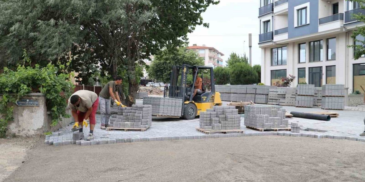 Burhaniye’de sezon öncesi yol çalışmalarına ağırlık verildi