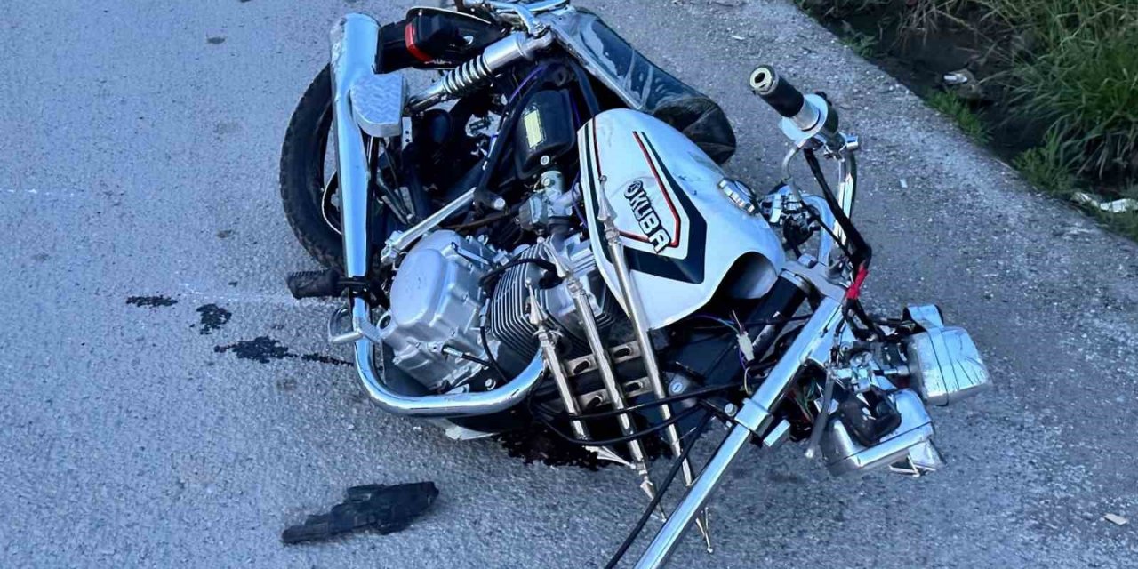 Tır ile motosiklet çarpıştı: 2 yaralı