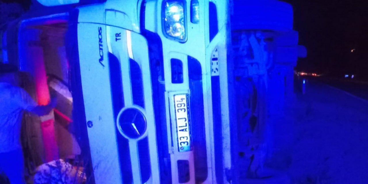 Şarampole devrilen tırın sürücüsü yaralandı