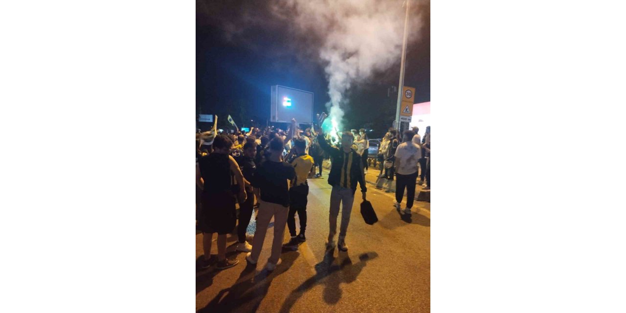 Şükrü Saraçoğlu Stadı önünde kupa coşkusu