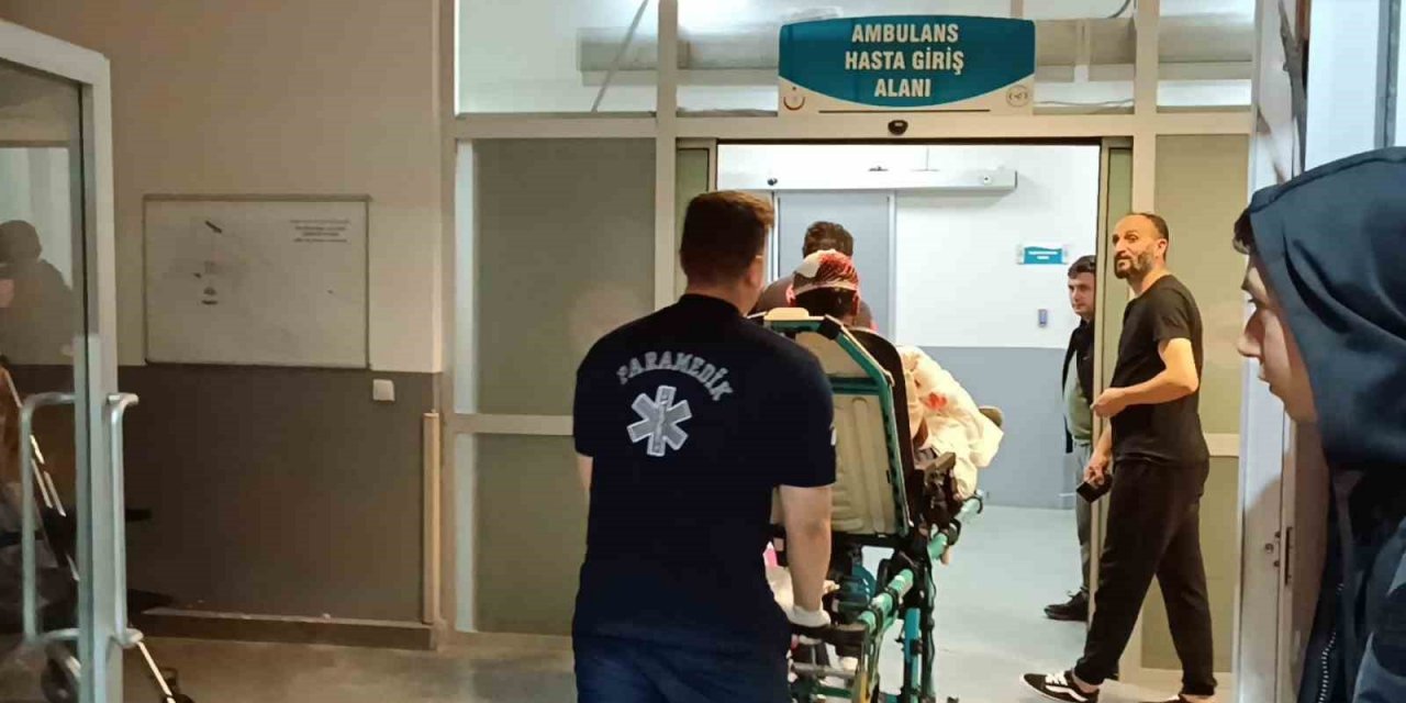 Kavga büyüdü, kafasında ve elinde kesiklerle hastaneye kaldırıldı