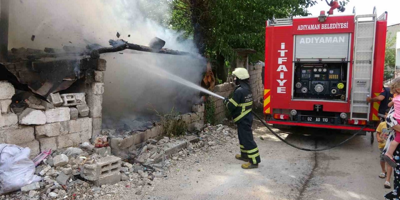 Odunluk yangını korkuttu