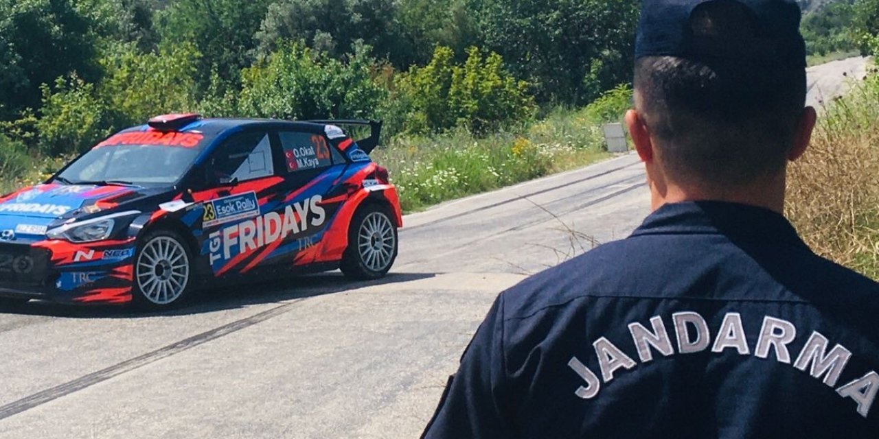 Rallide güvenlik tedbirlerini jandarma sağladı