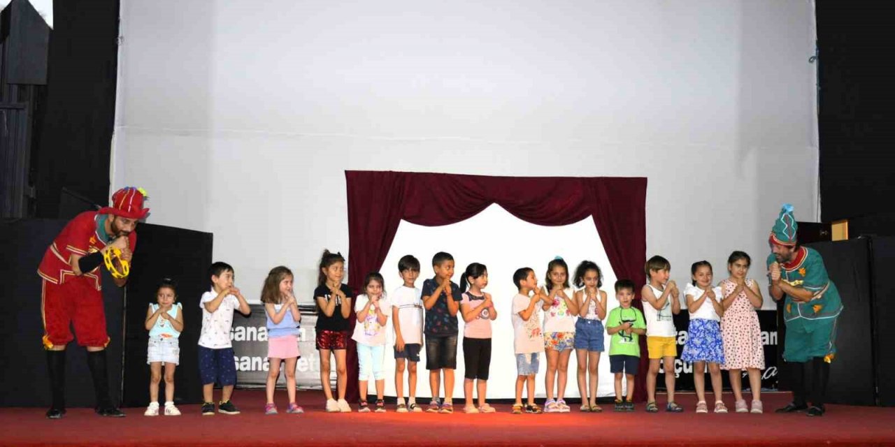 Çineli minikler Hacivat ve Karagöz ile eğlendi