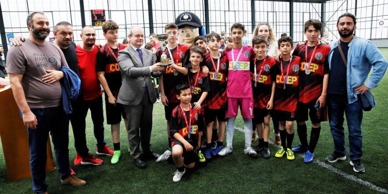 Çocukları teknoloji bağımlılığından korumak için futbol turnuvası düzenlendi