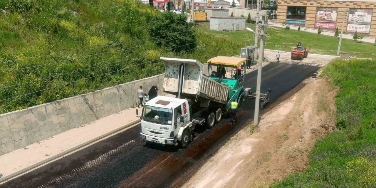 Başkan Bakkalcıoğlu “asfalt çalışmalarını ihtiyaç görülen her yerde gece gündüz sürdüreceğiz”