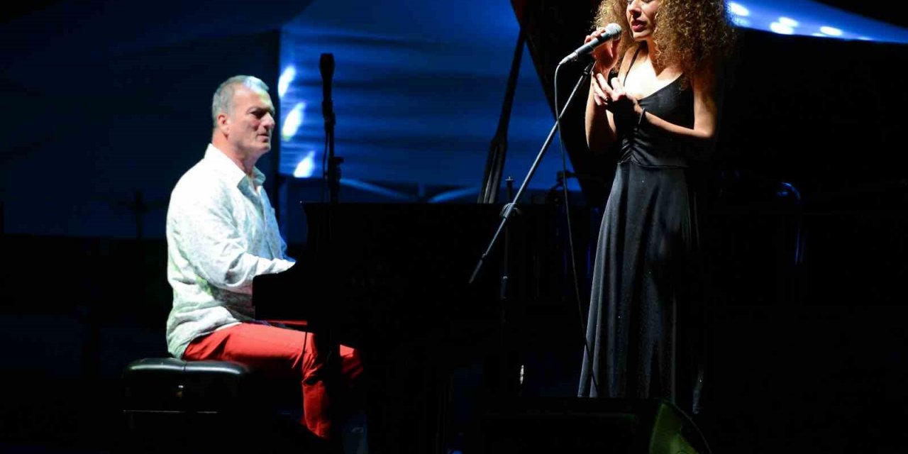 Ormanda caz müzikle keyifli gece