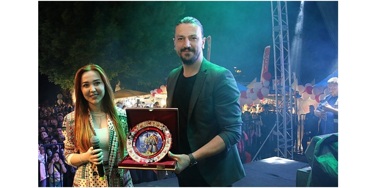 Şarkıcı Nigar Muharrem, Tavşanlılıları coşturdu