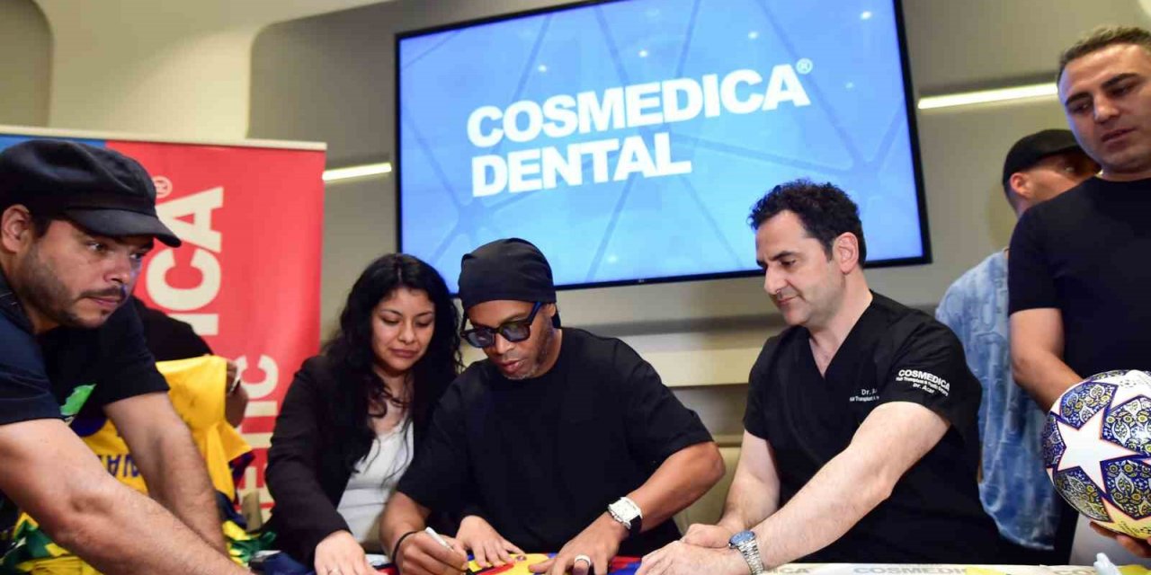 Dünyaca ünlü futbolcu Ronaldinho saç bakımı için İstanbul’a geldi