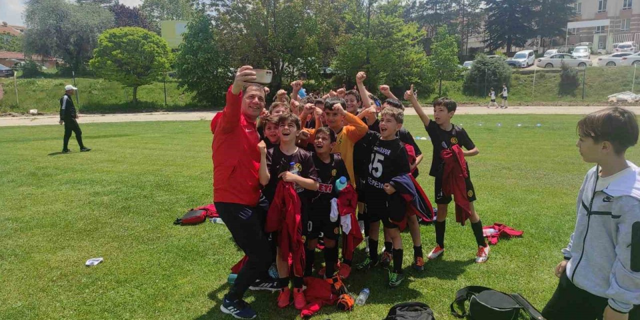 Es Es’in minikleri geleceğin yıldızları olmaya adaylar