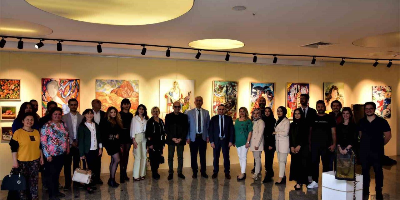 Üniversite öğrencilerinin mezuniyet sergisi sanatseverlerle buluştu