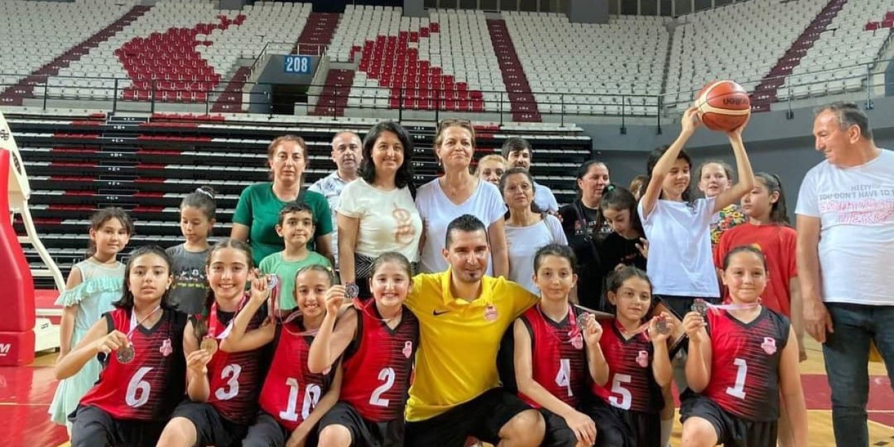 Küçük basketbolcular lig ikincisi