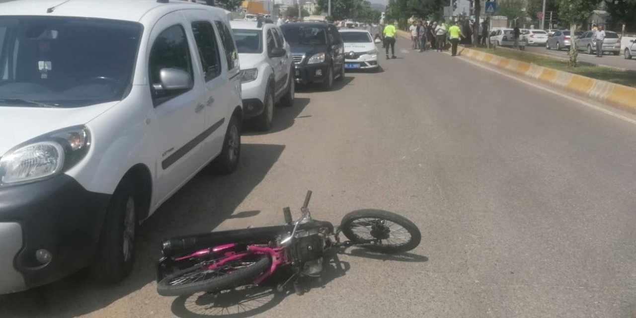 Motosiklet, yolun karşısına geçmeye çalışan polise çarptı: 2 yaralı