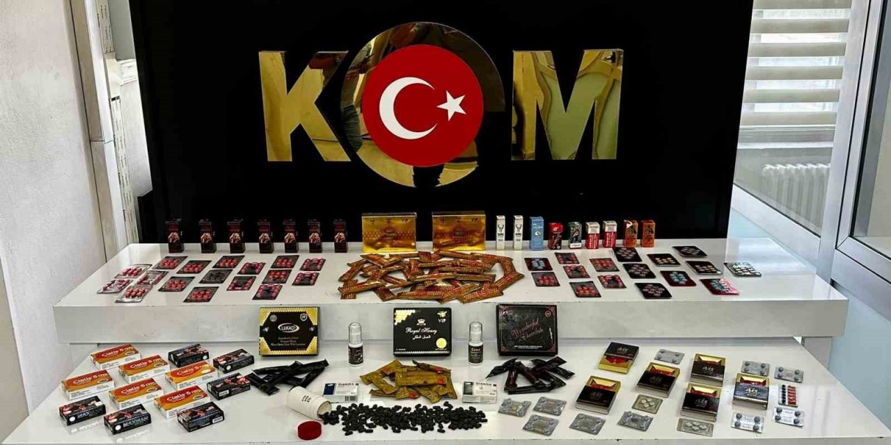 Kaçak cinsel ilaç, alkol ve tütünü satamadan yakalandılar