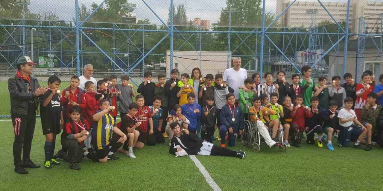 Başkentte gençler arası futbol turnuvası
