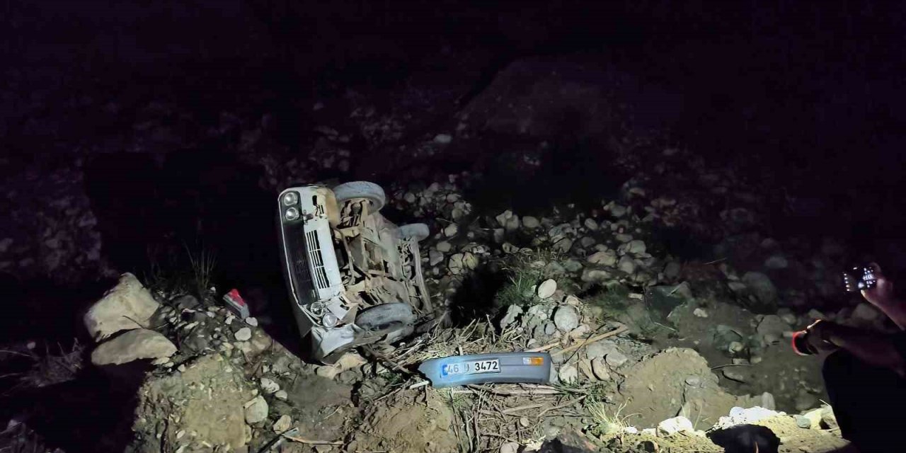 Otomobil şarampole devrildi: 4 yaralı