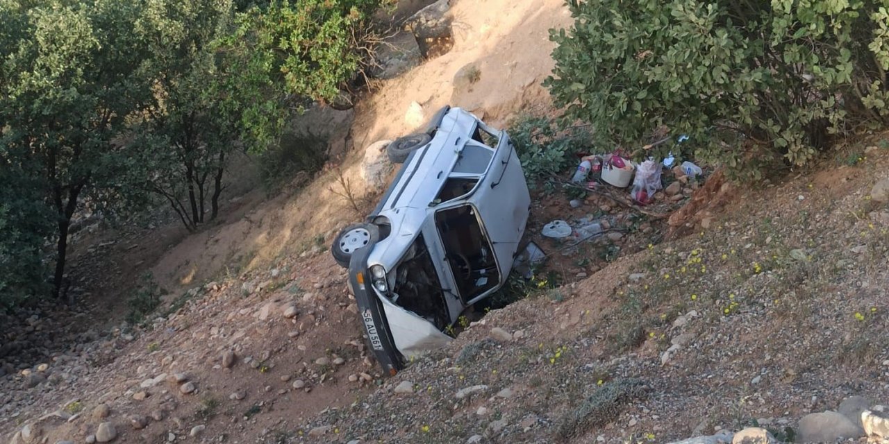 Siirt’te otomobil şarampole yuvarlandı: 3 yaralı